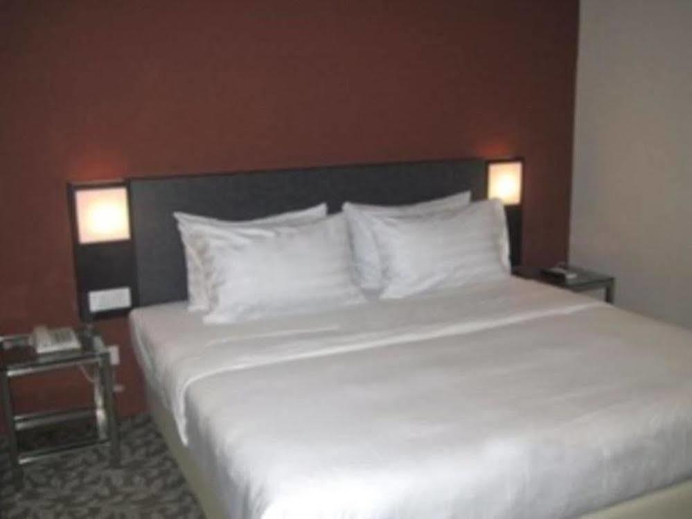 Nouvelle Hotel Johor Kulai Exterior photo