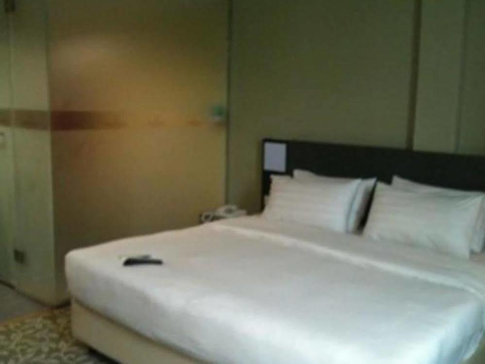 Nouvelle Hotel Johor Kulai Exterior photo